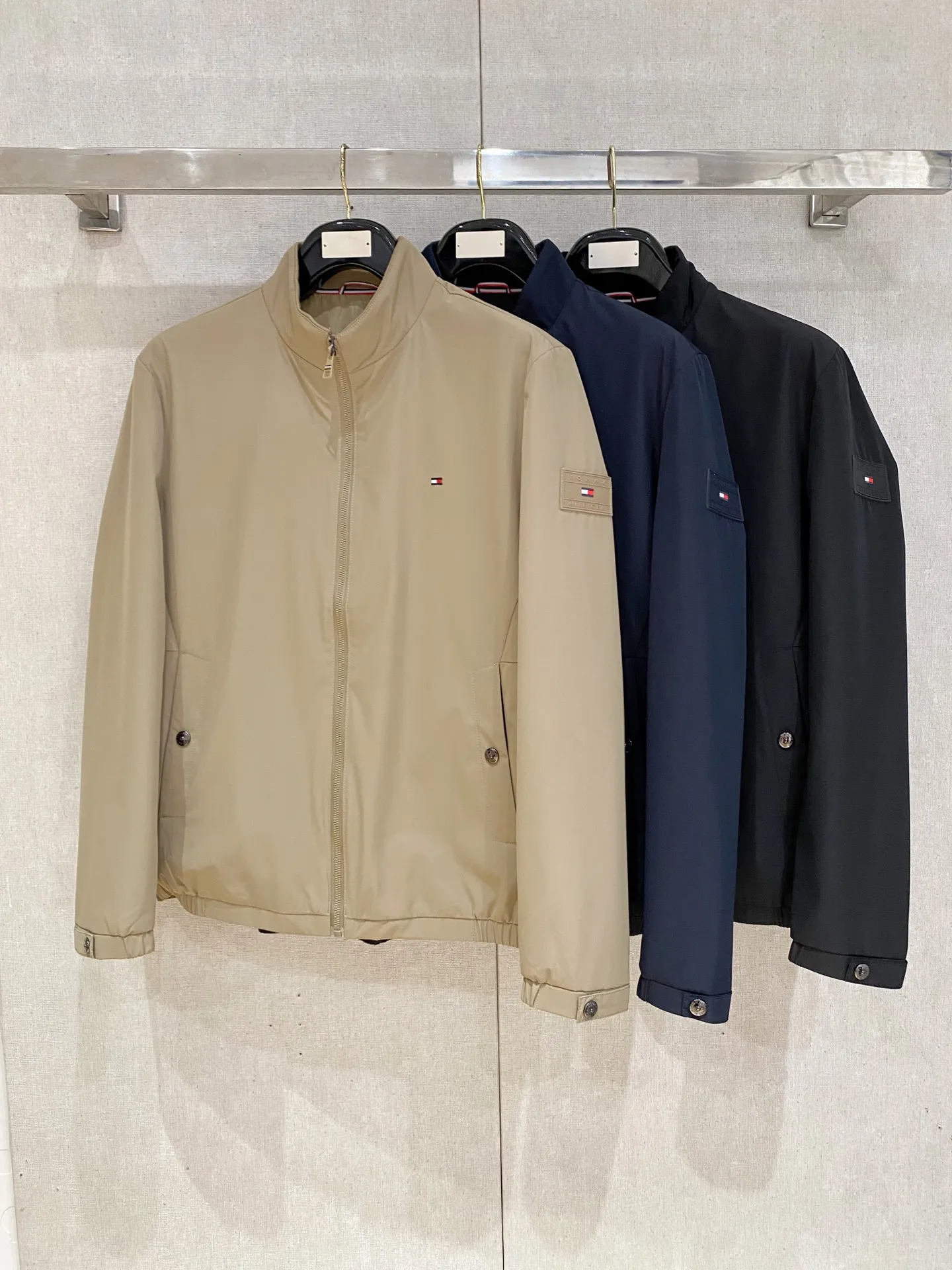 Tommy ， 。 ， ， ， ， 。 ：Black，Blue，Khaki Sizes：M-4XL